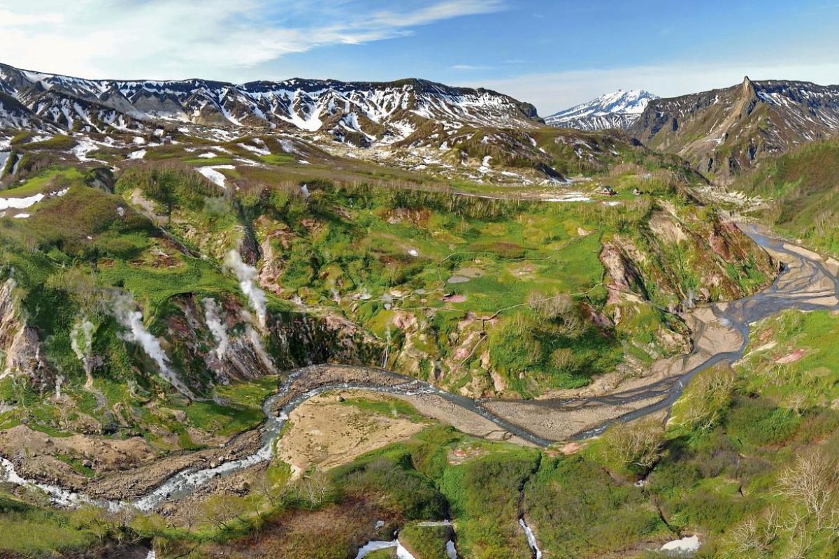 В Долину Гейзеров и Налычевские источники на вертолете