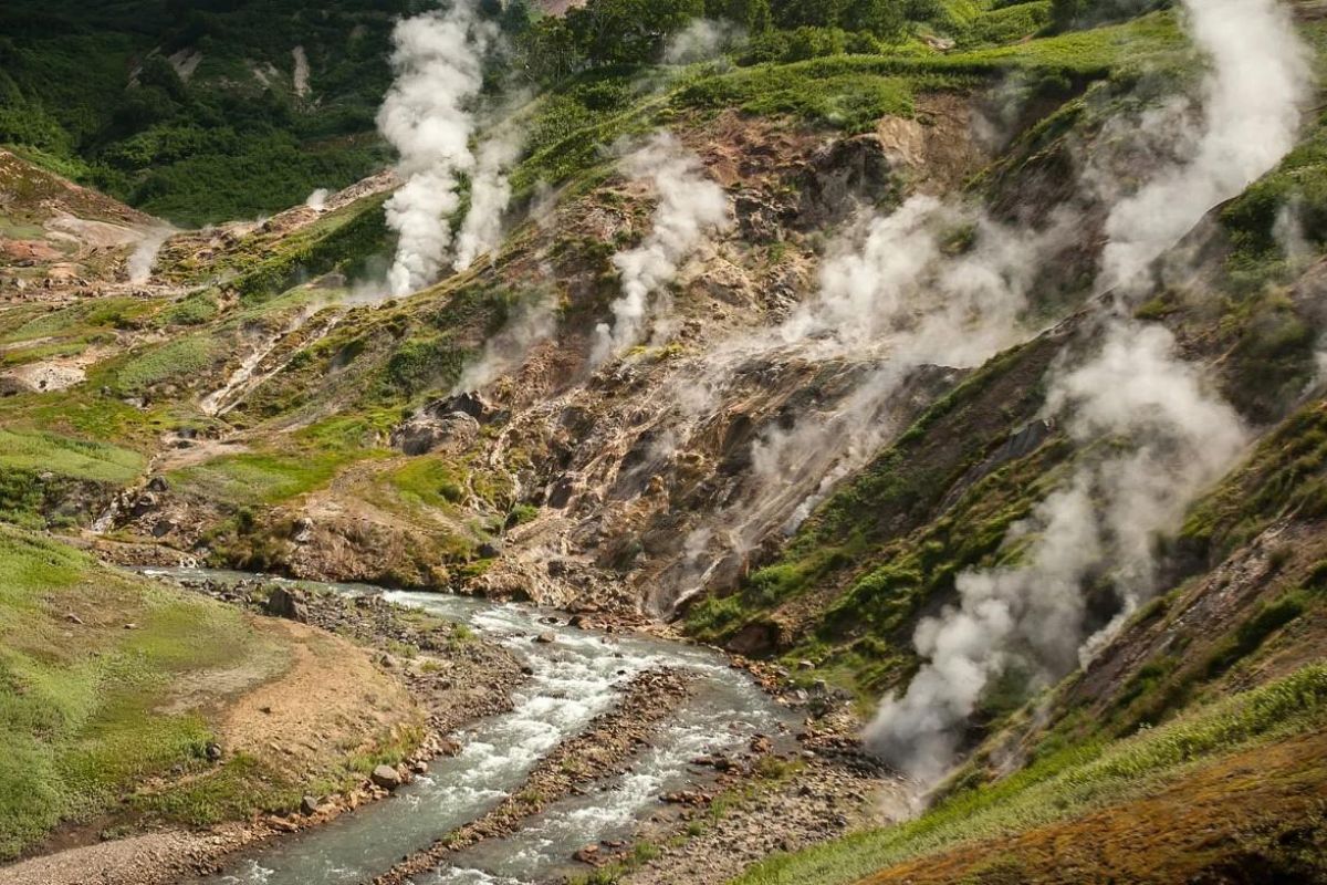 В Долину Гейзеров и Налычевские источники на вертолете