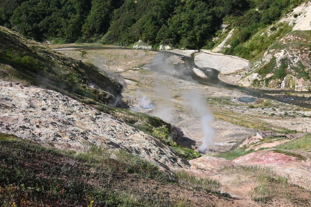 Вертолетная экскурсия в Долину Гейзеров, Узон и Налычевские источники