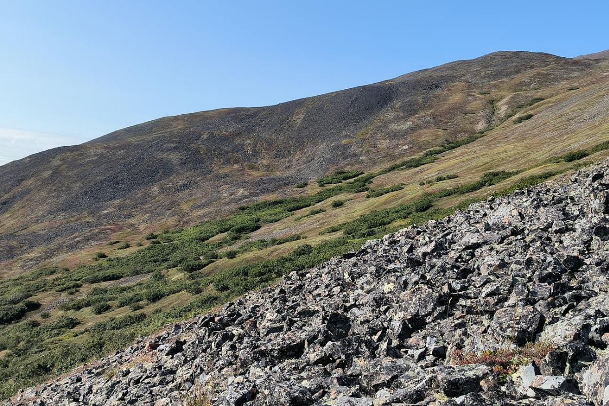 Прогулка по древнему вулкану (г. Анадырь, гора Дионисия), тур с ночёвкой