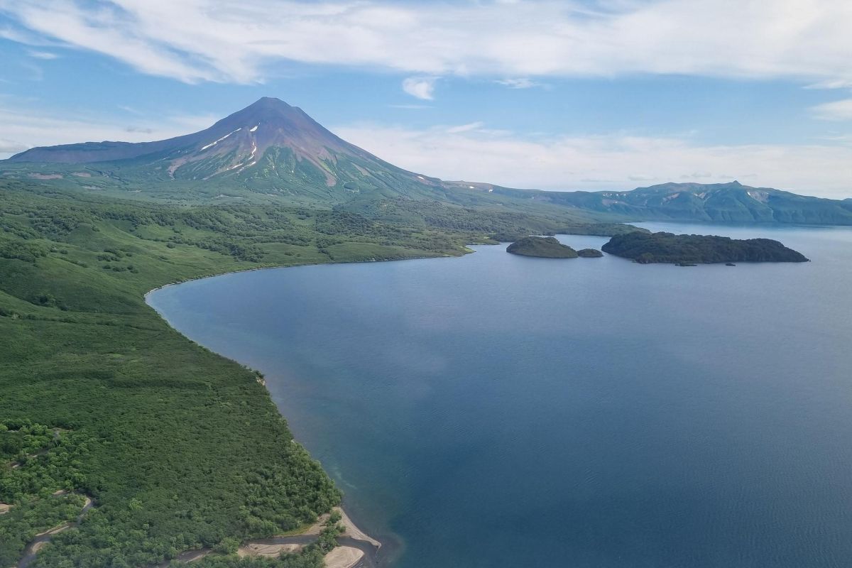 Вертолетная экскурсия на Курильское озеро, Ксудач и Ходуткинские источники