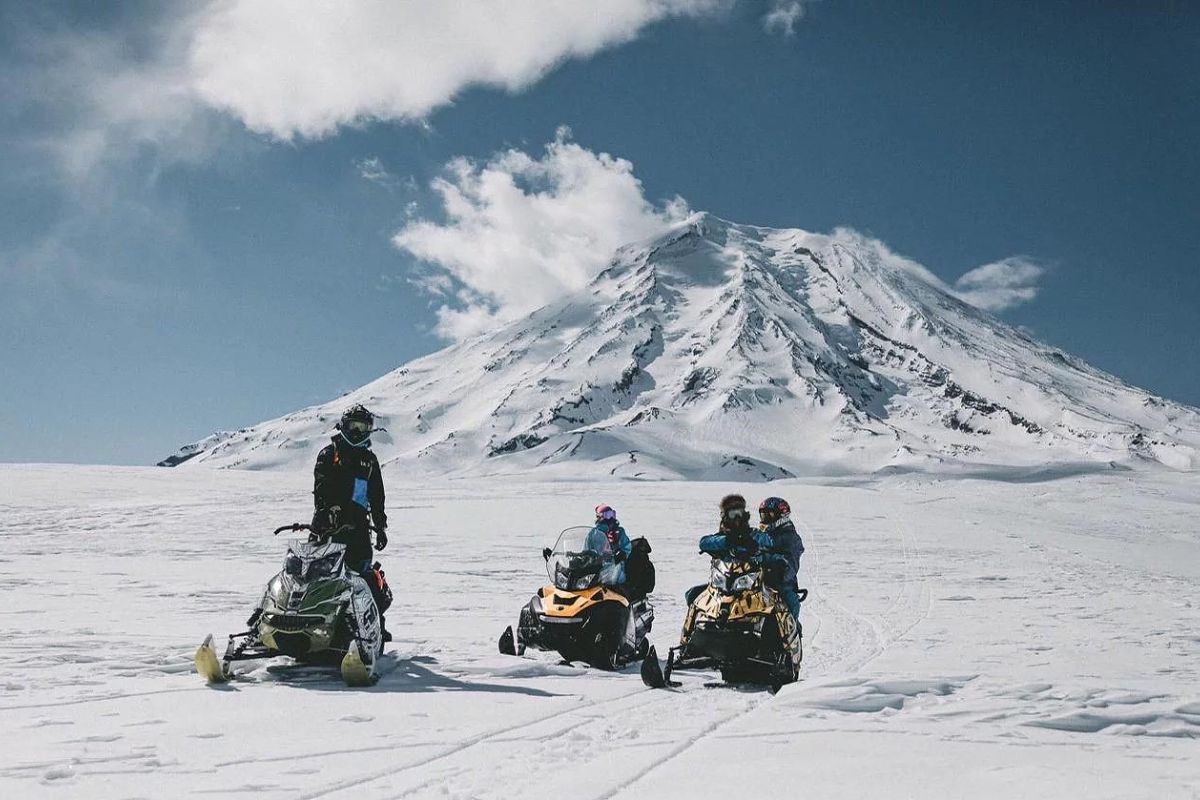 Экскурсия на снегоходе к Авачинскому перевалу (экструзия Верблюд)