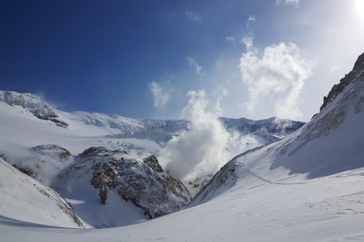 Вся мощь вулканов. Снегоходный тур повышенной комфортности.