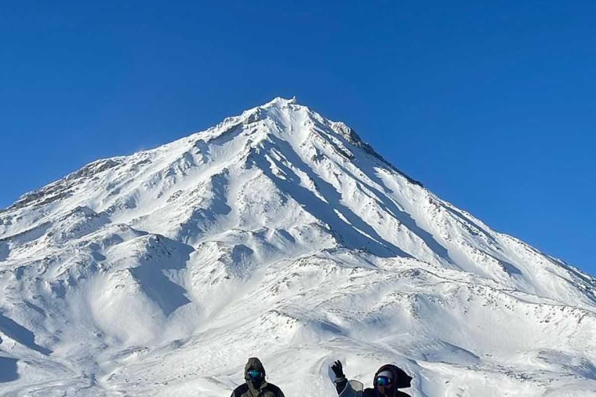 Экскурсия на снегоходе к Авачинскому перевалу (экструзия Верблюд)
