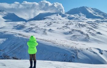 Экскурсия на вездеходе в район Мутновского вулкана: Дачные источники и каньон Опасный