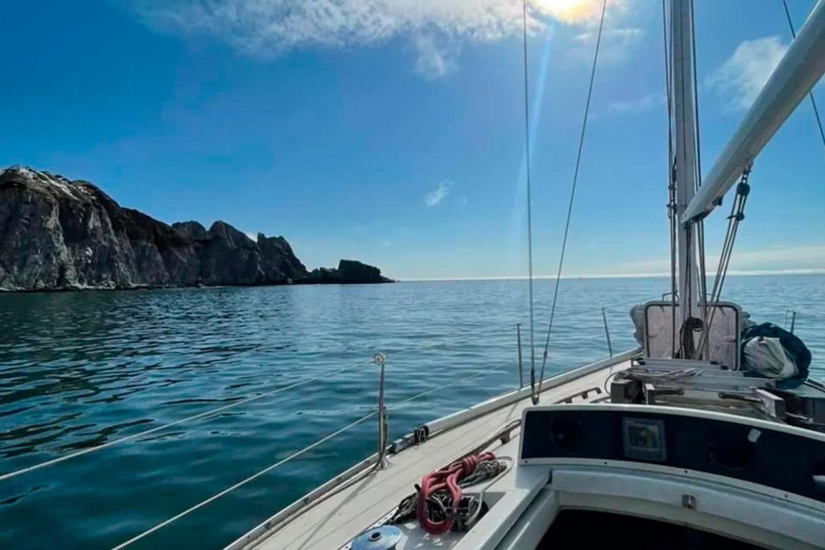 Sailing / Скитур в бухту Русская