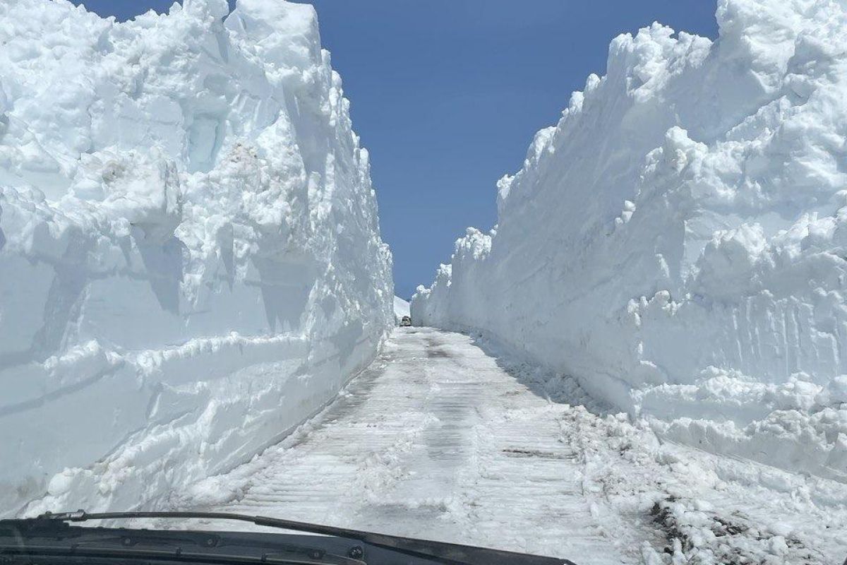 Джип-тур в Долину Не Гейзеров (Дачные источники) в Июне