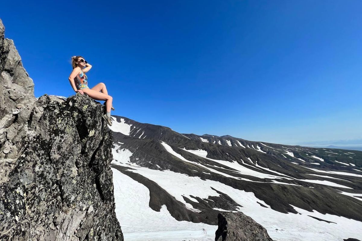 Джип-тур к Авачинскому вулкану (гора Верблюд) + «Черный пляж»