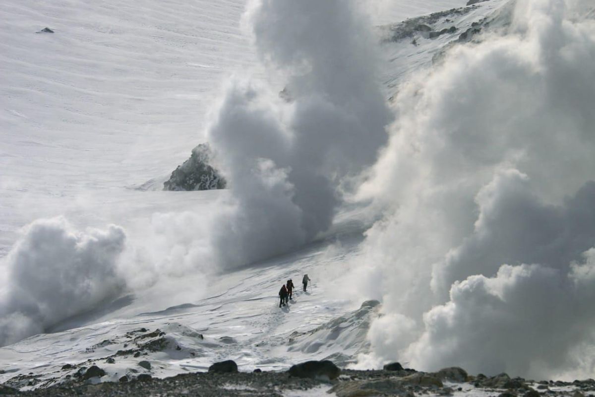 Вся мощь вулканов. Снегоходный тур повышенной комфортности.