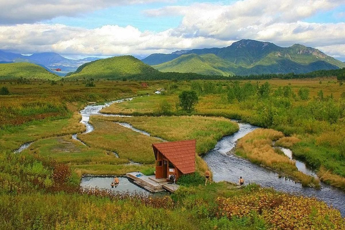 В Долину Гейзеров и Налычевские источники на вертолете