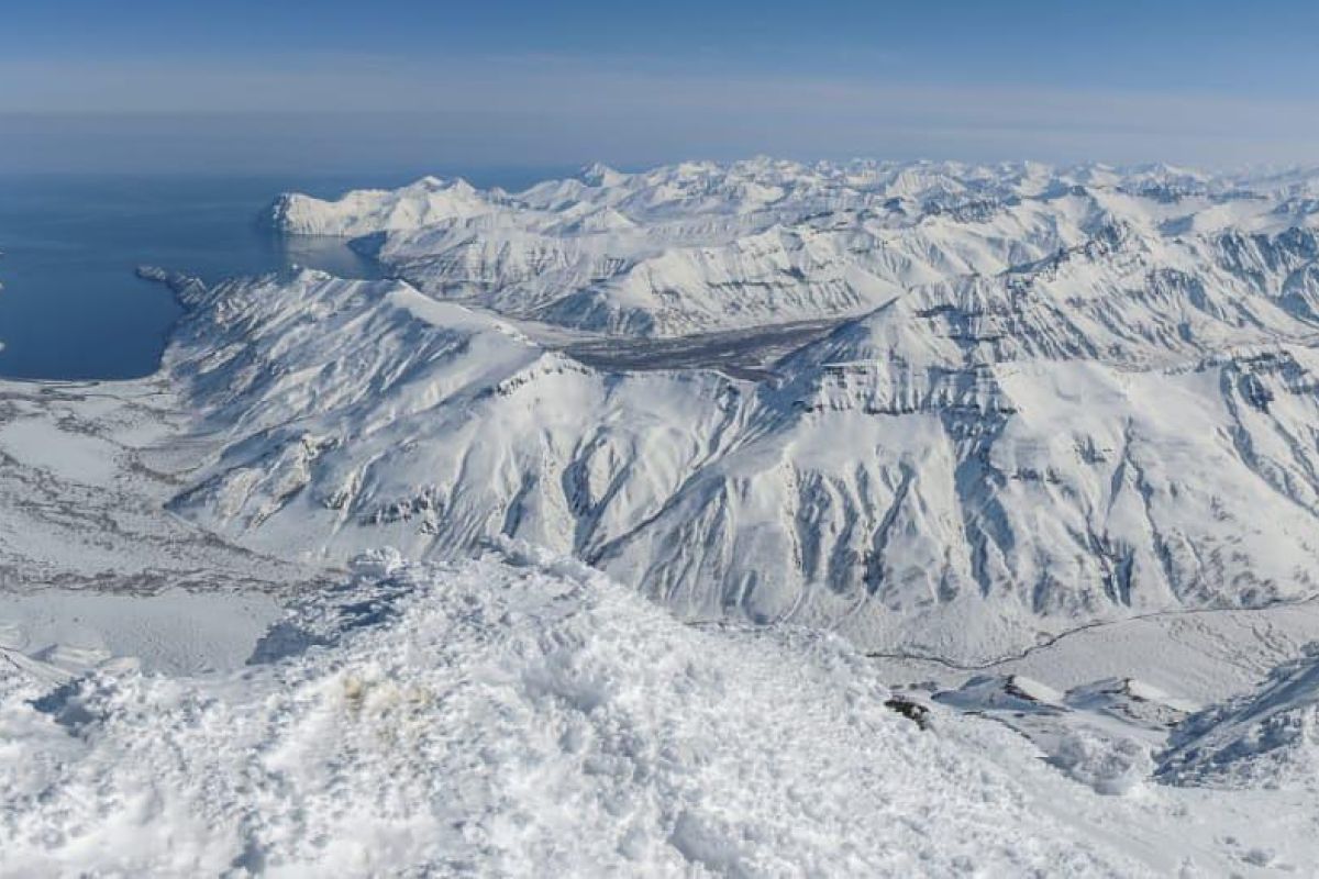 Вся мощь вулканов. Снегоходный тур повышенной комфортности.