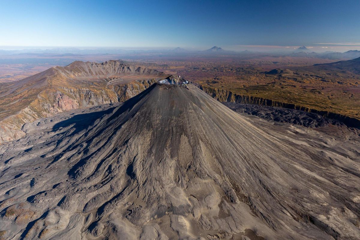 Вдыхай лето. Летний тур на Камчатку с PEAK 3'456