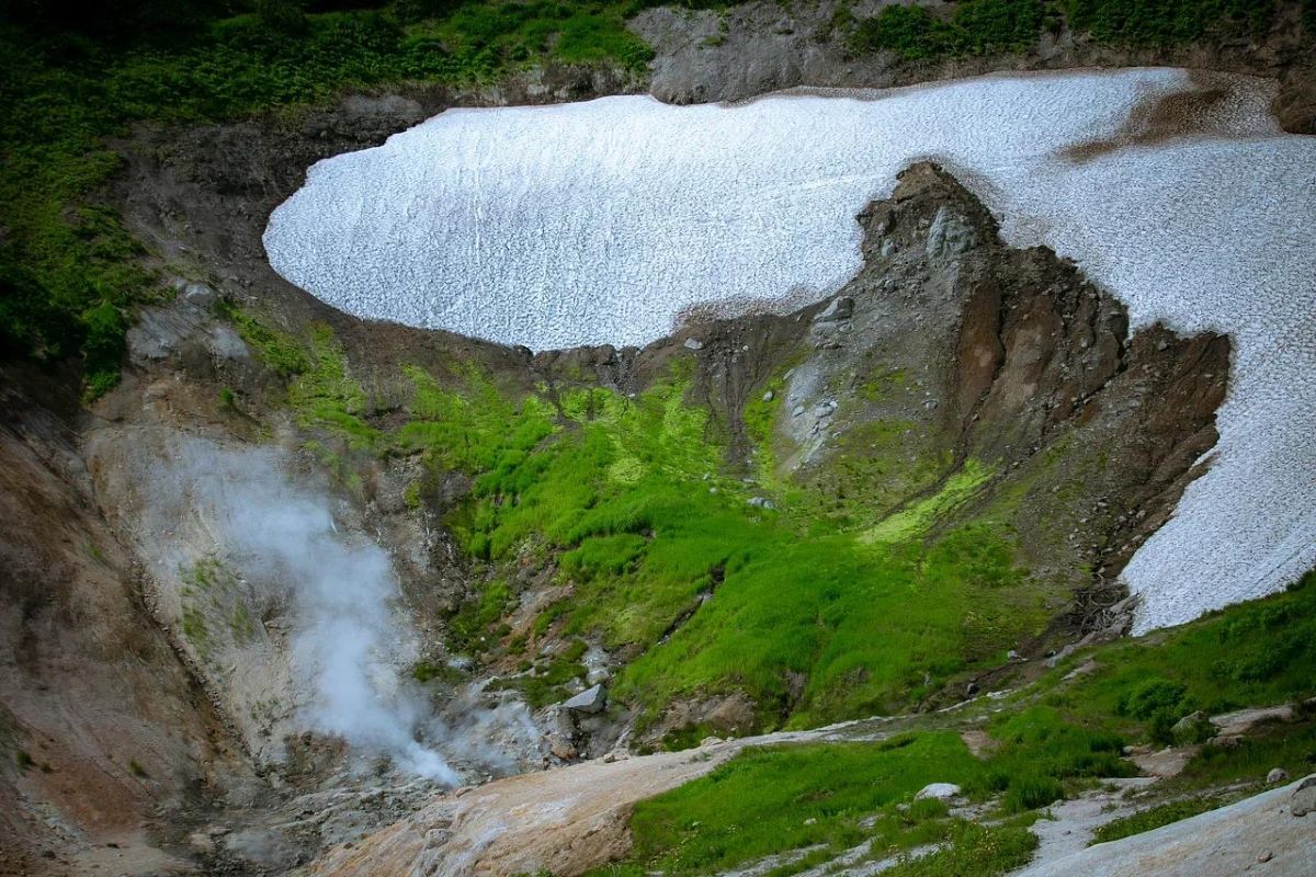 Дачные источники. Водопад Снежный барс