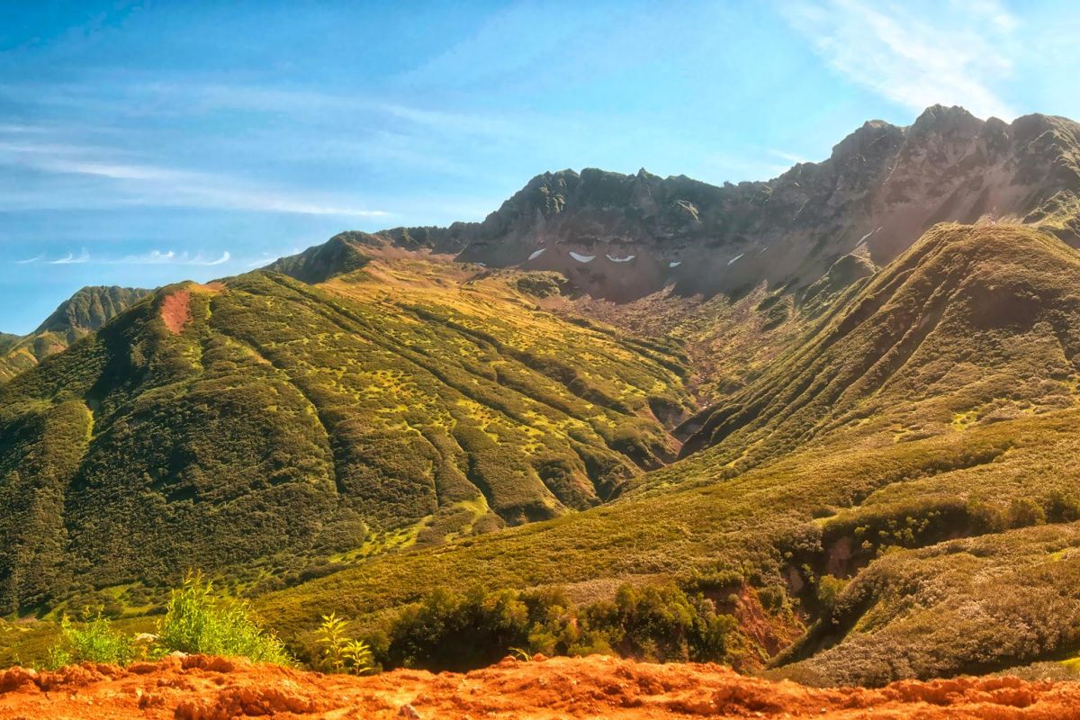 Джип-тур с восхождением на вулкан Горелый