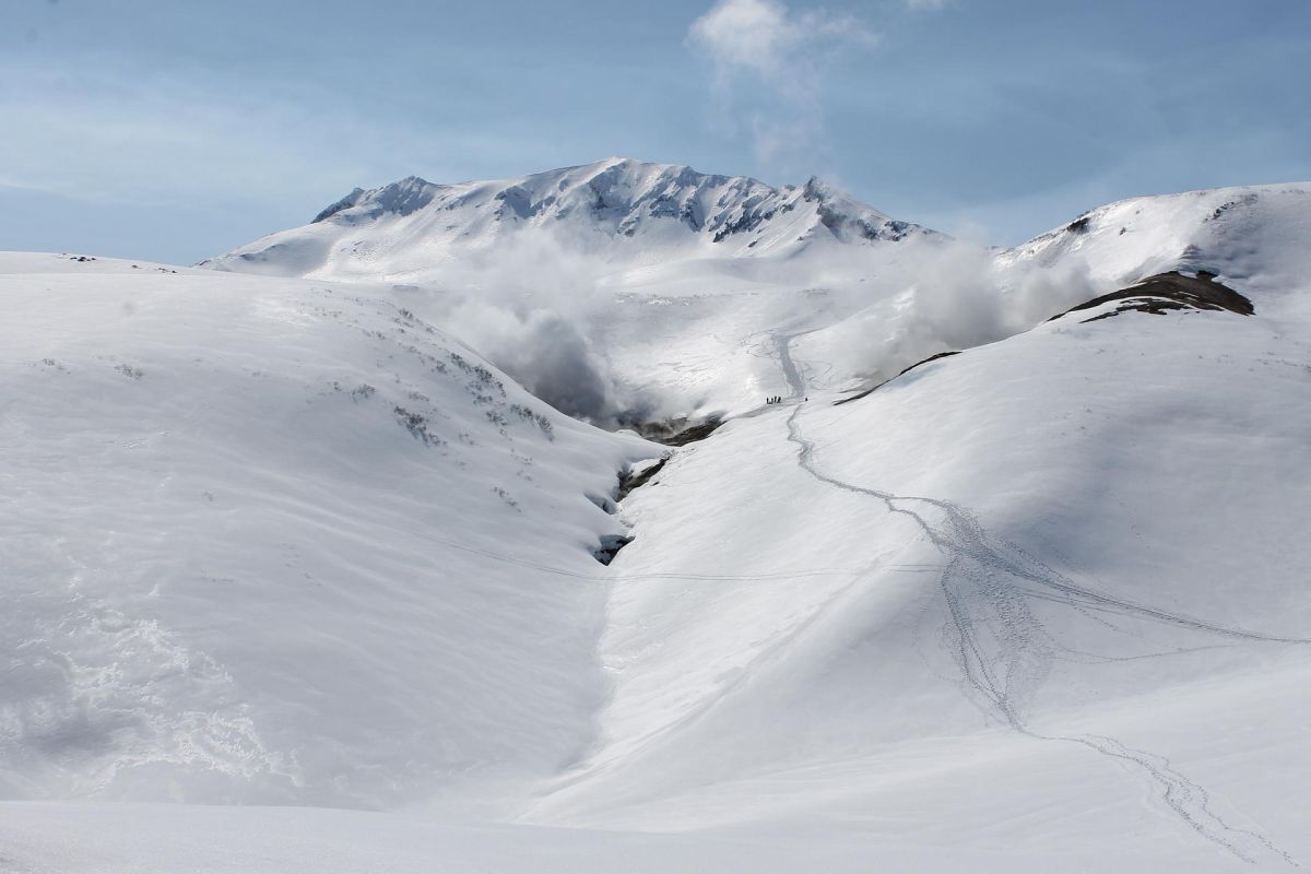 Экскурсия на вездеходе на Вилючинский перевал и Дачные источники