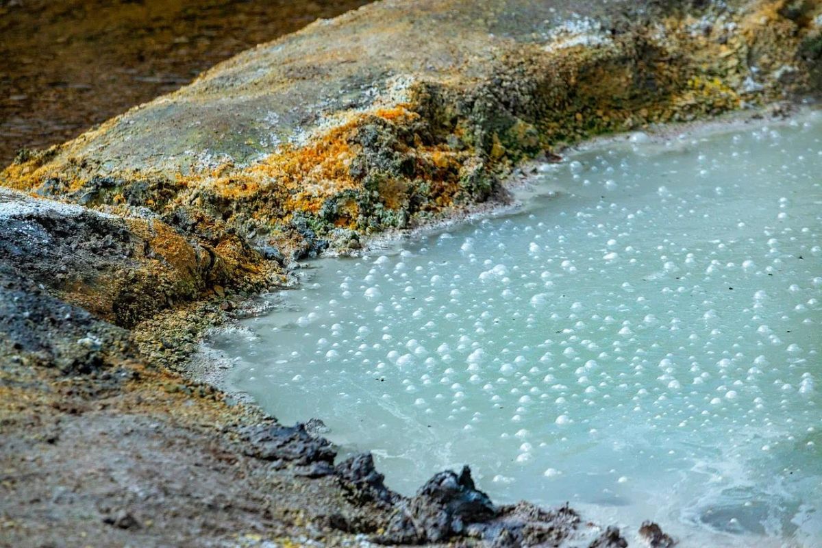 Дачные источники. Водопад Снежный барс