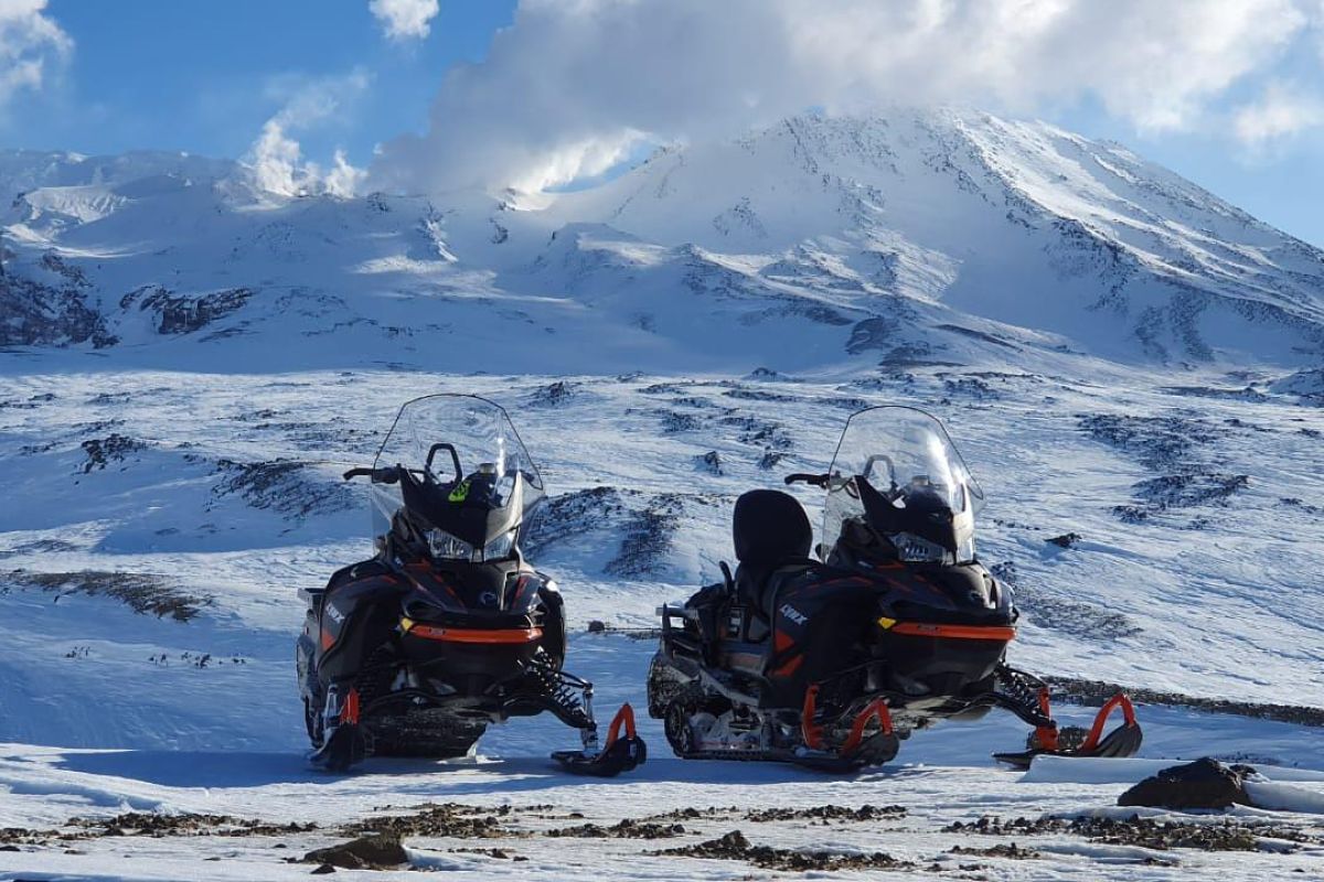 Вся мощь вулканов. Снегоходный тур повышенной комфортности.