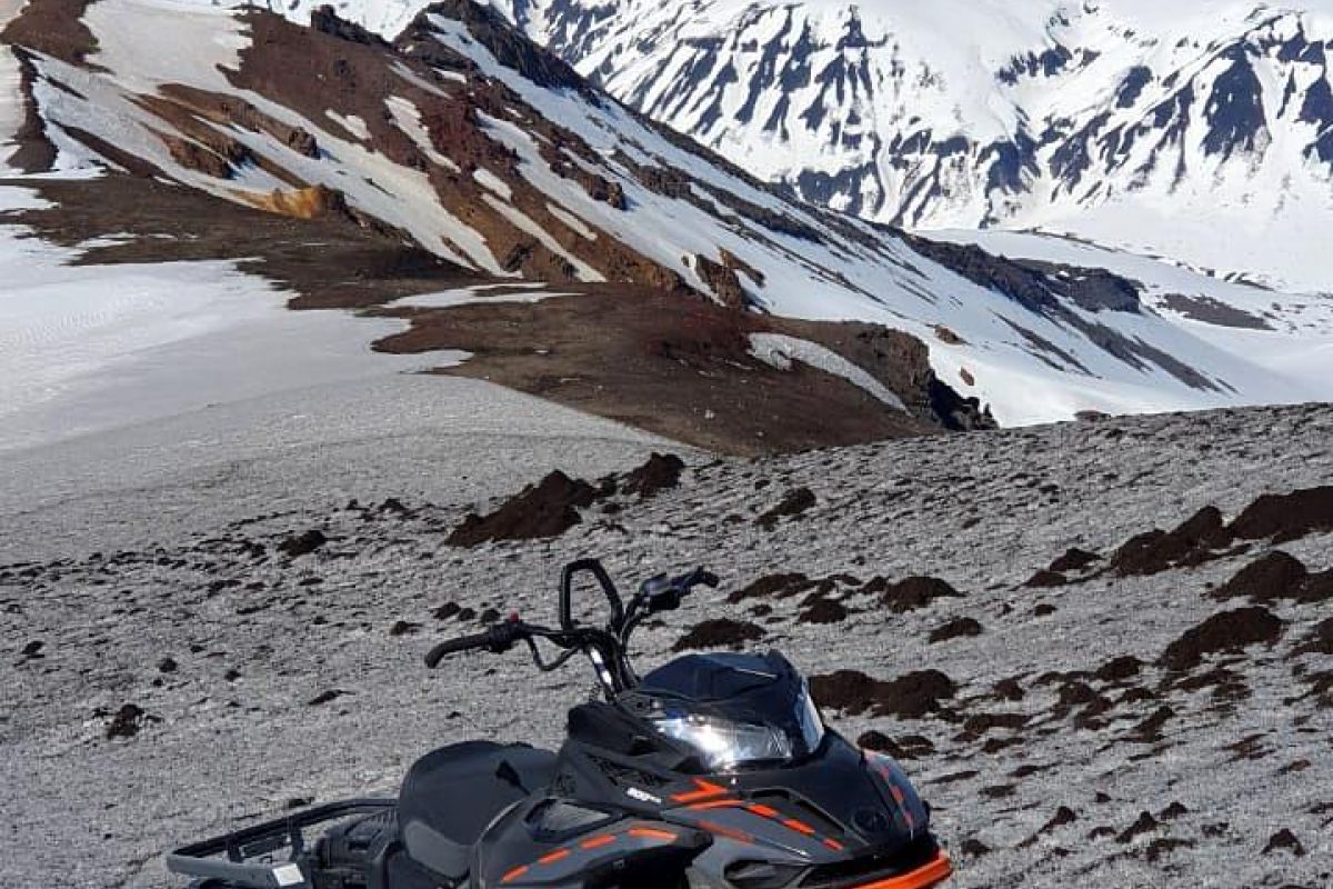 Вся мощь вулканов. Снегоходный тур повышенной комфортности.