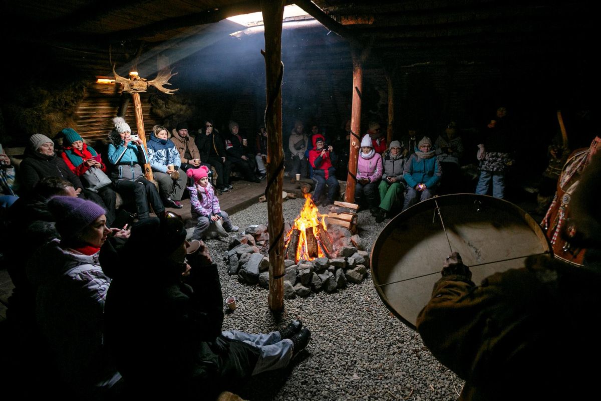 Катание на собачьих упряжках, купание в радоновых источниках