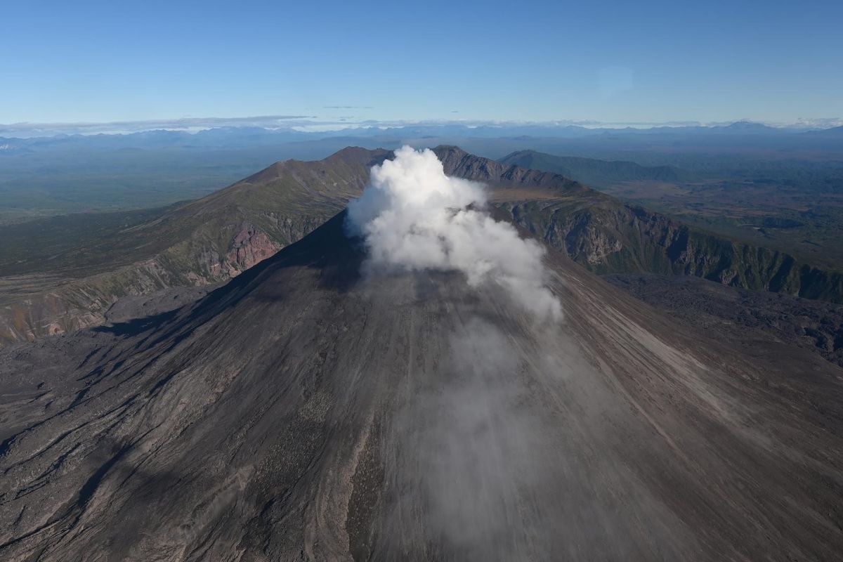 Вертолетная экскурсия в Долину Гейзеров, Узон и Налычевские источники