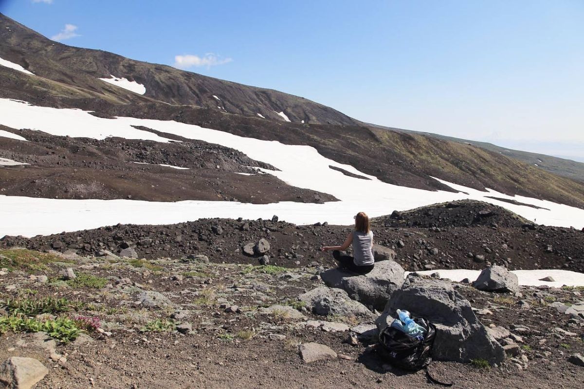 Джип-тур к Авачинскому вулкану (гора Верблюд) + «Черный пляж»