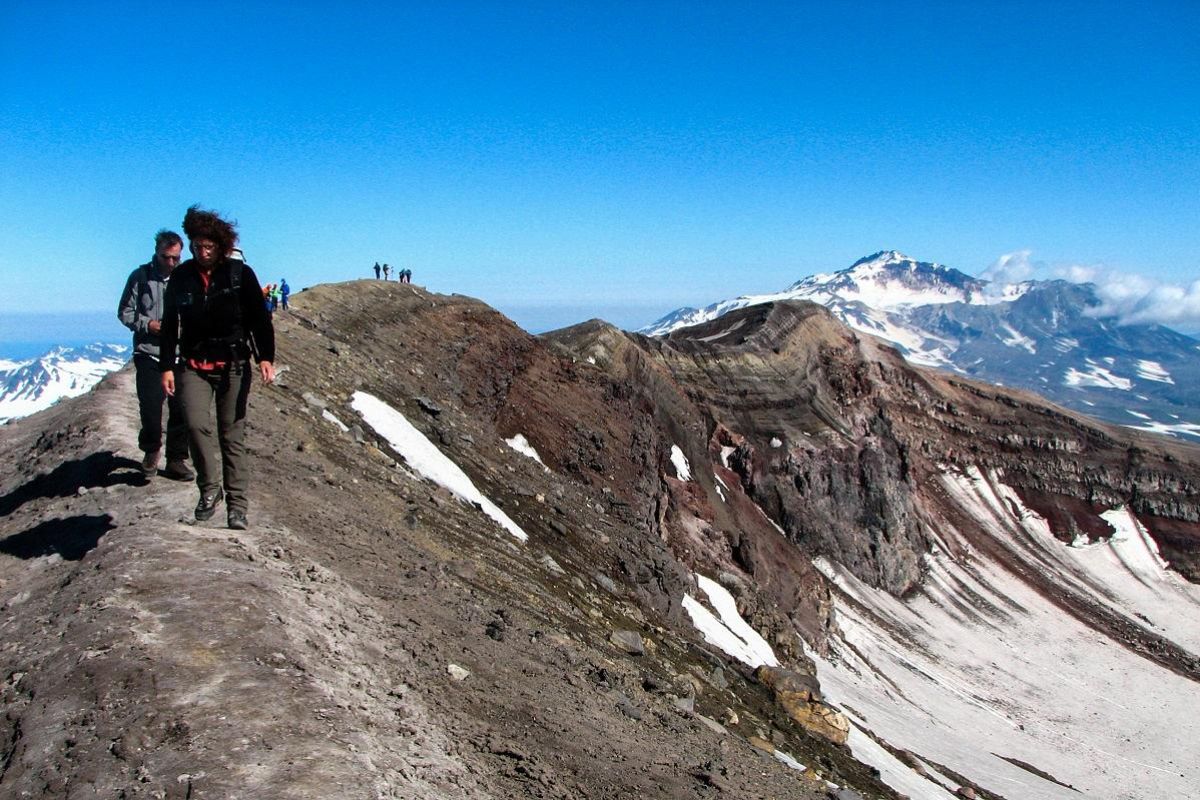 Джип-тур с восхождением на вулкан Горелый