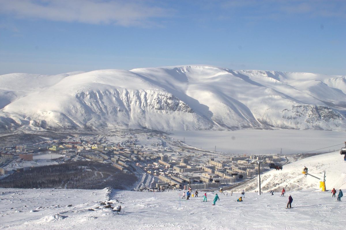 Снежный май