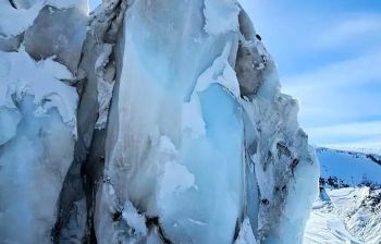 Путешествие на снегоходах на сопку Угловая, заезд на 2380м