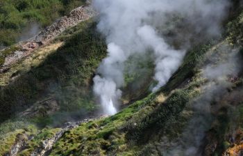 Вертолетная экскурсия в Долину Гейзеров, Узон и Налычевские источники