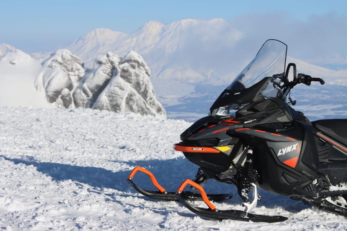 Вся мощь вулканов. Снегоходный тур повышенной комфортности.