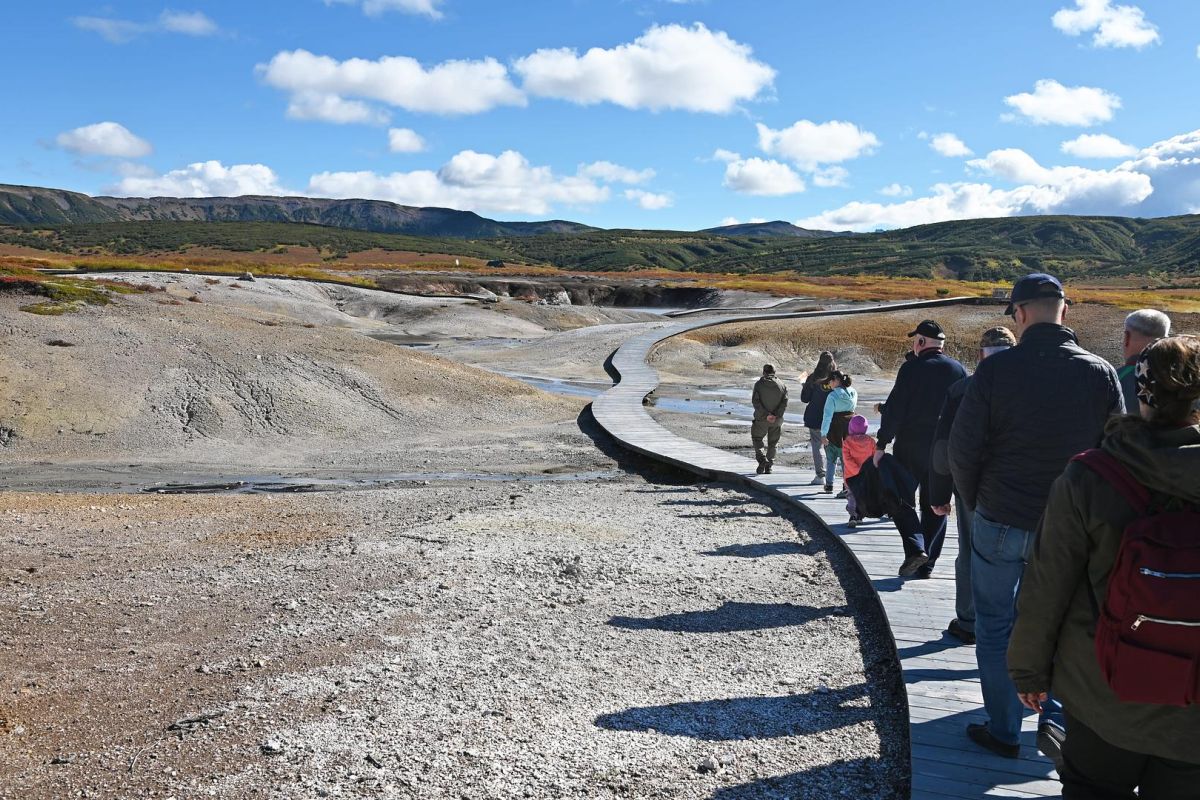 Вертолетная экскурсия в Долину Гейзеров, Узон и Налычевские источники