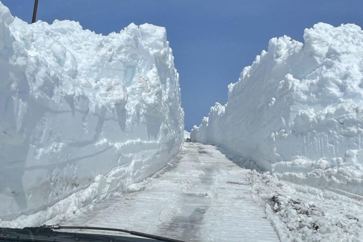 Джип-тур в Долину Не Гейзеров (Дачные источники) в Июне