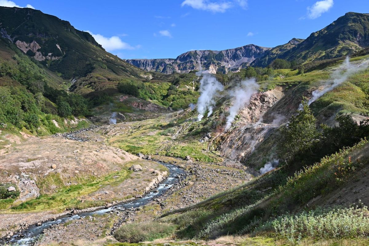 Вертолетная экскурсия в Долину Гейзеров, Узон и Налычевские источники