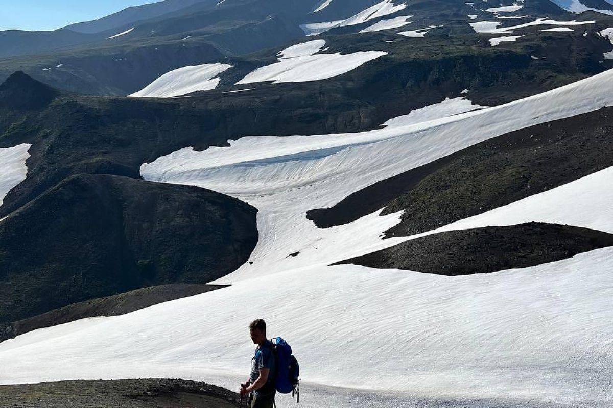 Джип-тур к Авачинскому вулкану (гора Верблюд) + «Черный пляж»