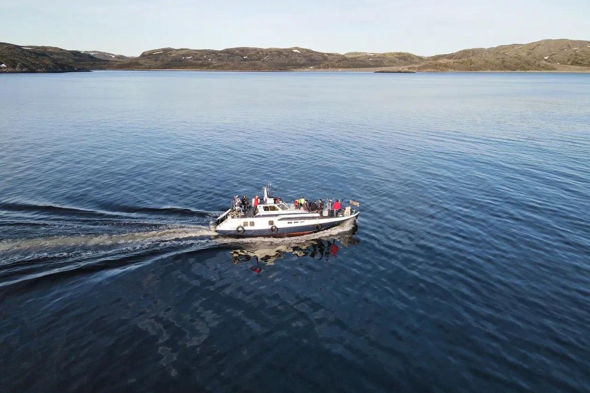 Териберка: морская прогулка в поиске китов