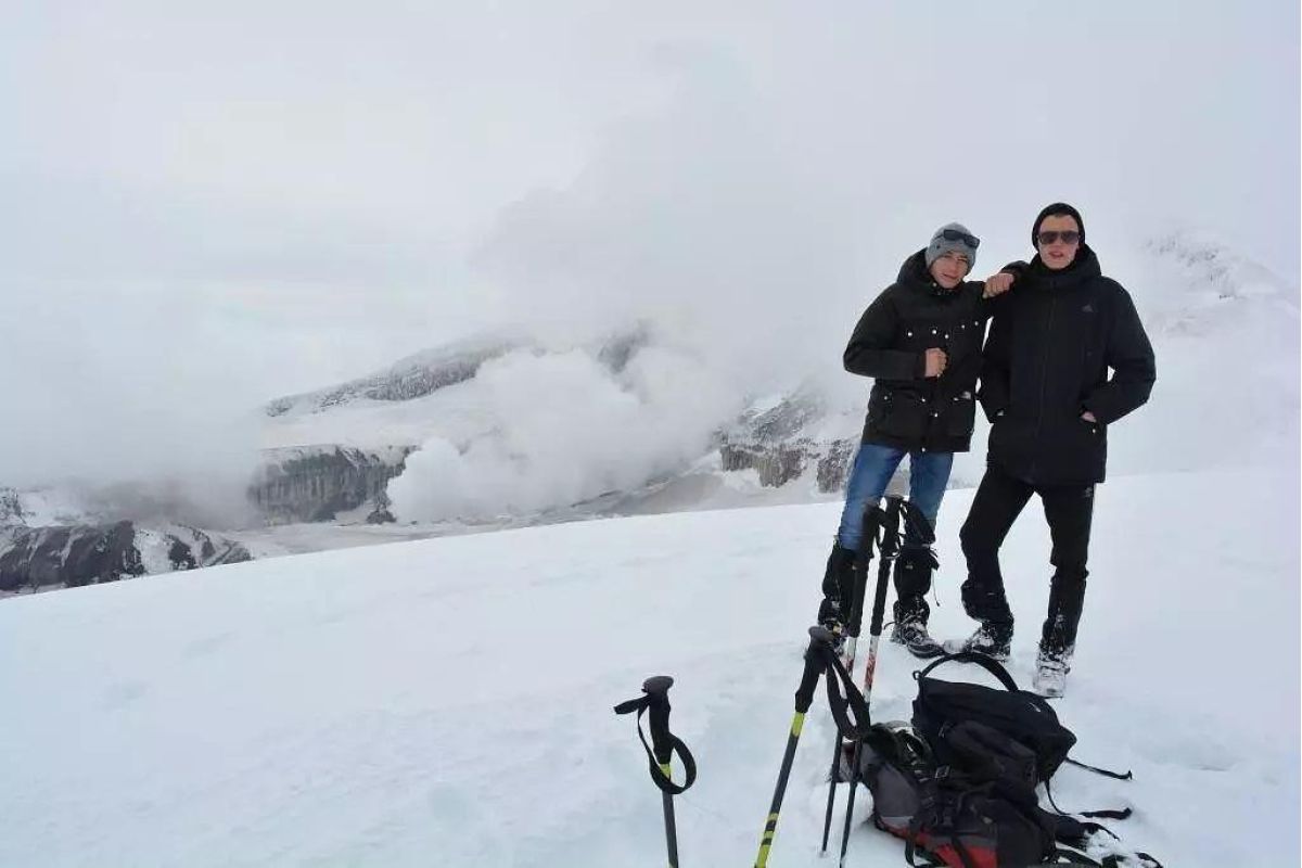 Вулкан Мутновский, путешествие на снегоходах в кратер действующего вулкана, 1 день