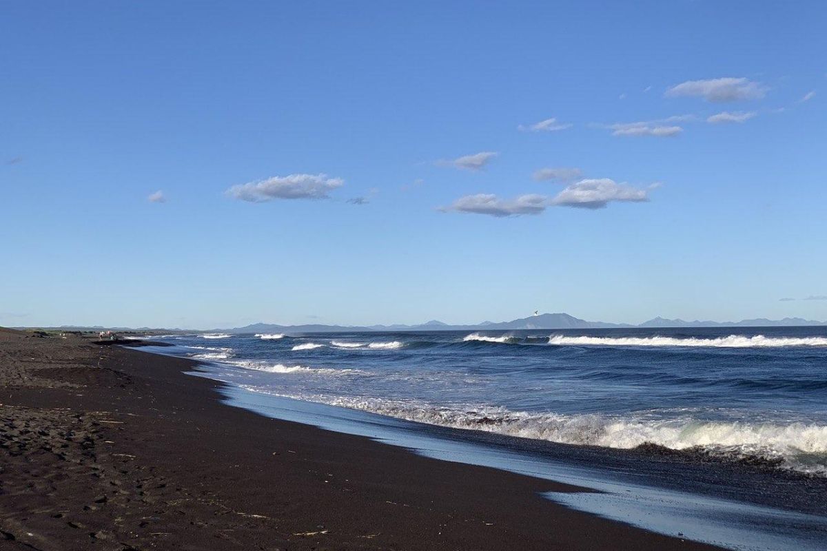Джип-тур к Авачинскому вулкану (гора Верблюд) + «Черный пляж»