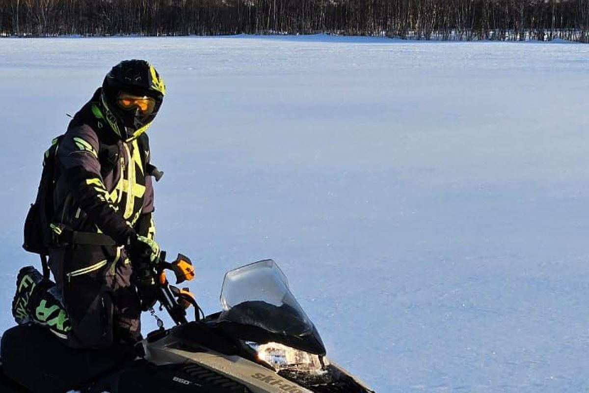 Путешествие на снегоходах к памятнику Природы Аквариум