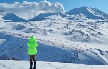 Экскурсия на вездеходе в район Мутновского вулкана: Дачные источники и каньон Опасный
