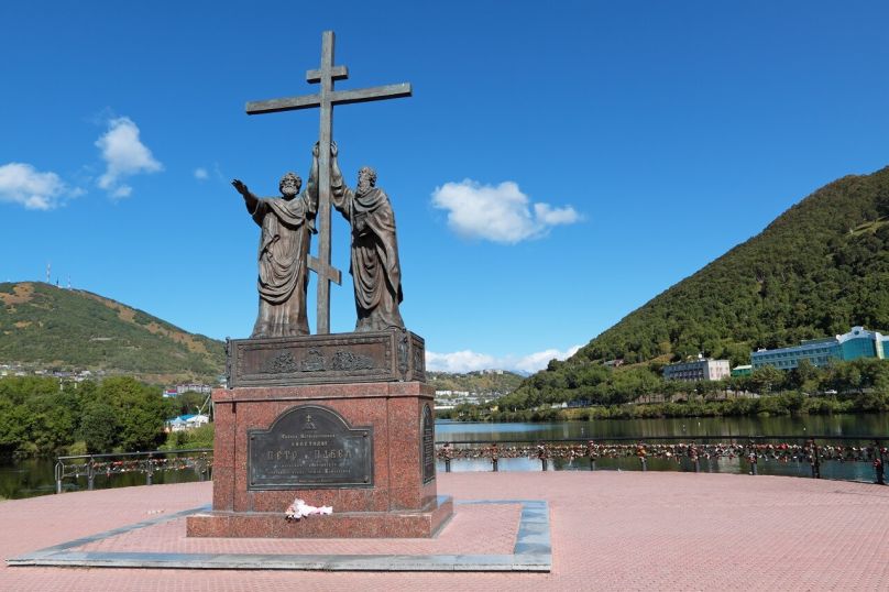 Памятник апостолам Петру и Павлу
