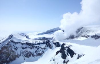 Влукан Горелый + вулкан Мутновский за один день на снегоходе
