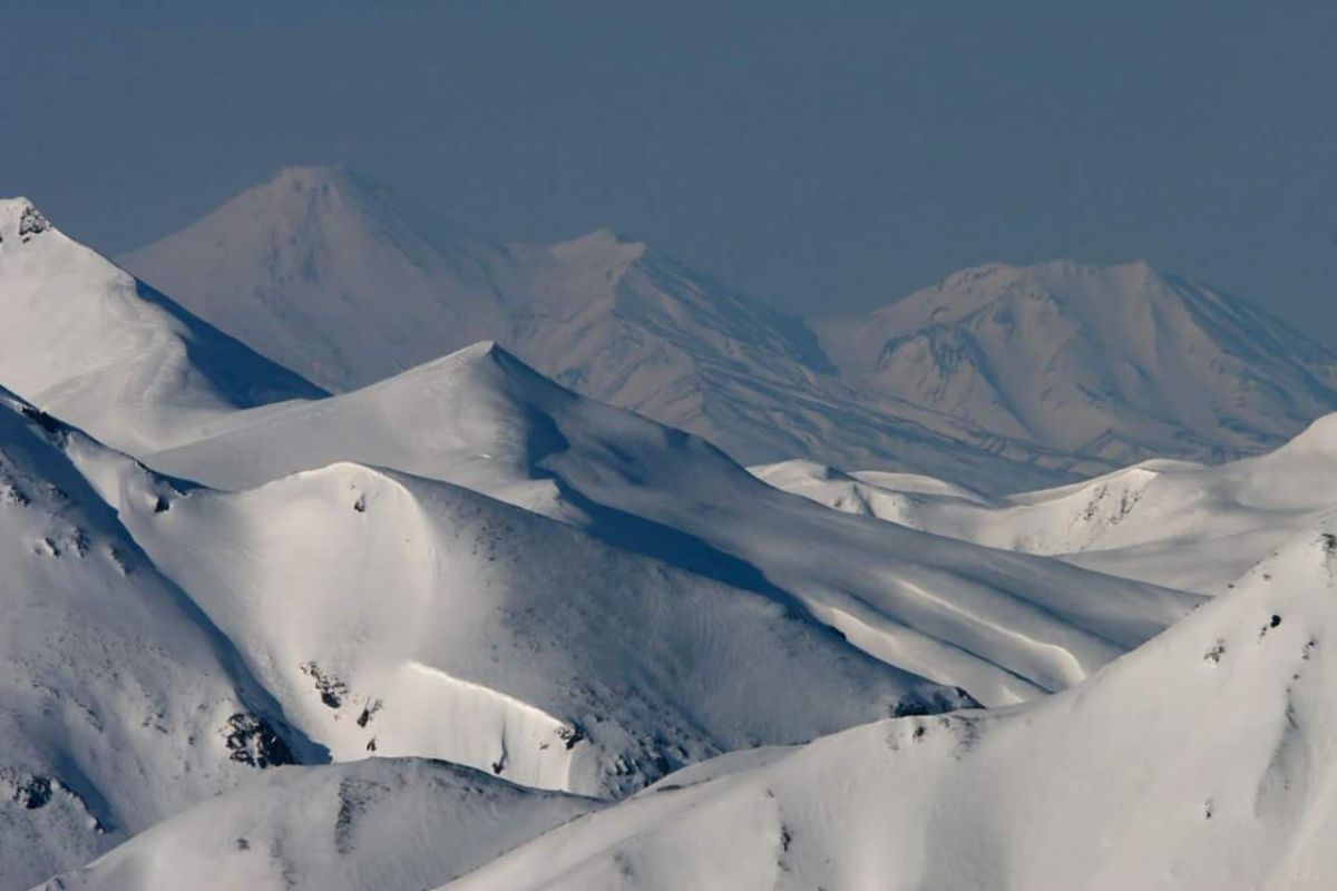 Вся мощь вулканов. Снегоходный тур повышенной комфортности.