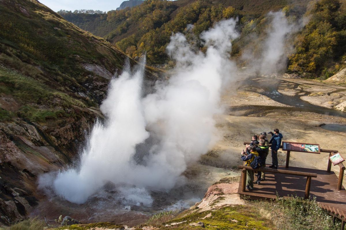 Вдыхай лето. Летний тур на Камчатку с PEAK 3'456
