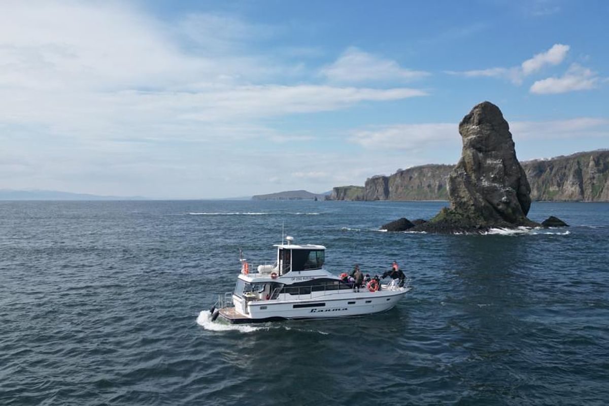 Вдыхай лето. Летний тур на Камчатку с PEAK 3'456