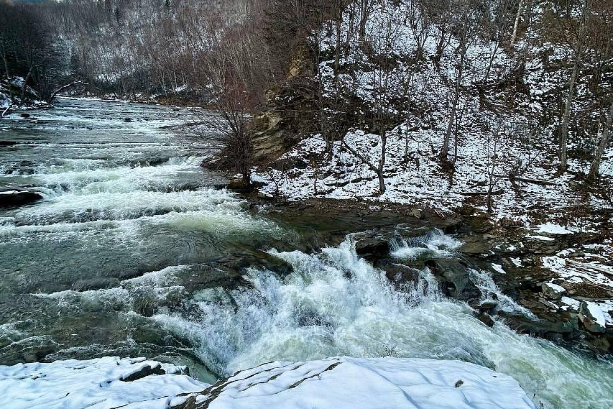 Быковские пороги и мыс Острый