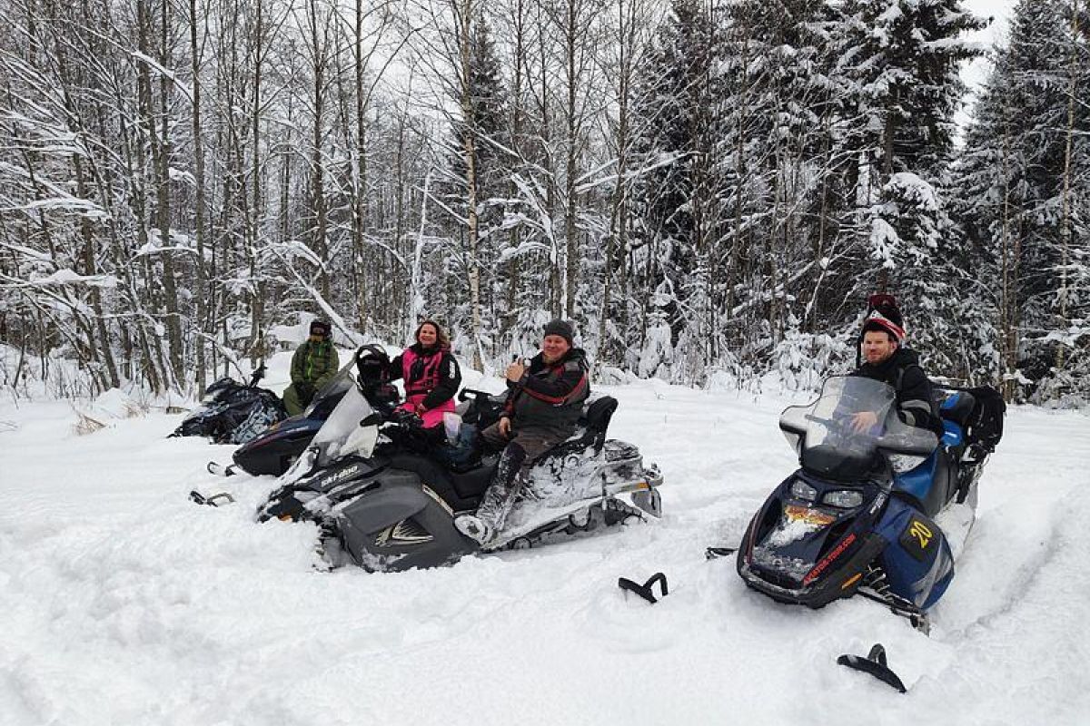 Снегоходный вираж в Карелии